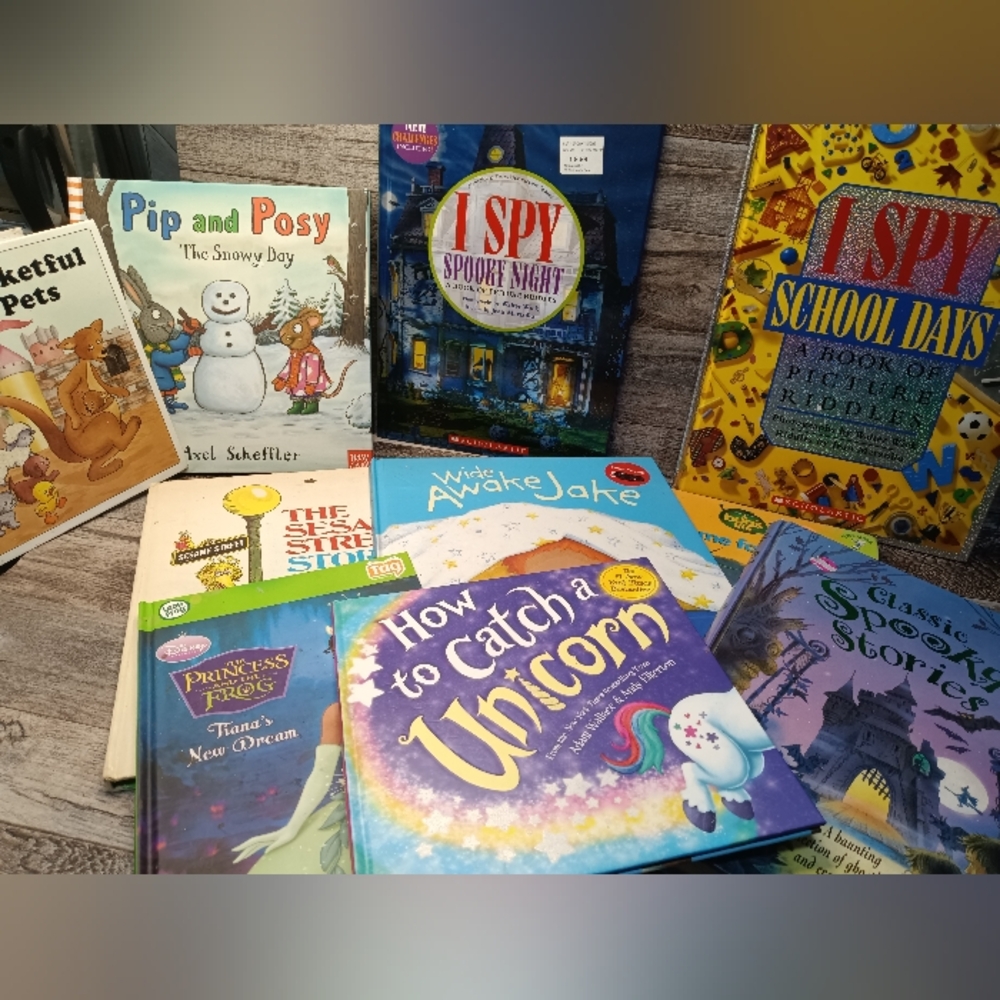 📚 **Bundle of Ten Children's Books - Ideal for Bedtime Adventures!** 🌙